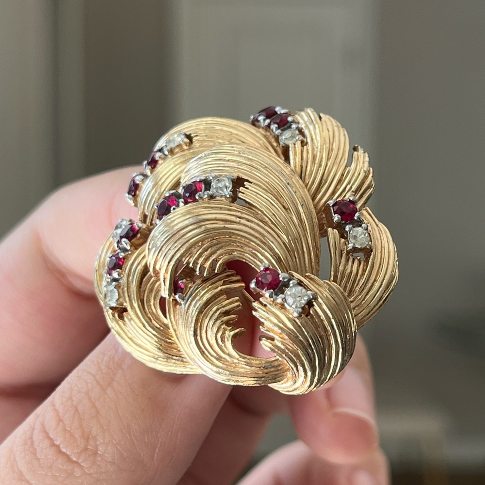 Vintage Boucher Feather Leaf Cluster Red White Rhinestone Gold Fur Clip Brooch - Picture 9 of 12